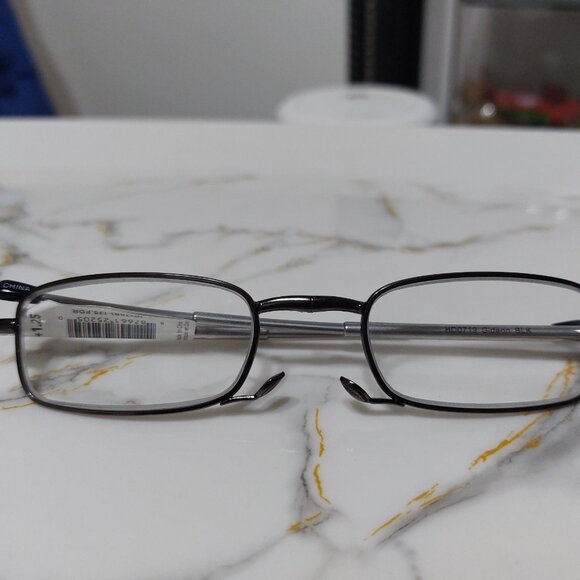 Foster Grant MicroVision Compact Reading Glasses FOLDING INTO MINI  1.25 Power - Picture 3 of 16